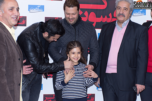 شوخی سیاوش خیرابی با دختر پژمان بازغی شوخی سیاوش خیرابی با دختر پژمان بازغی