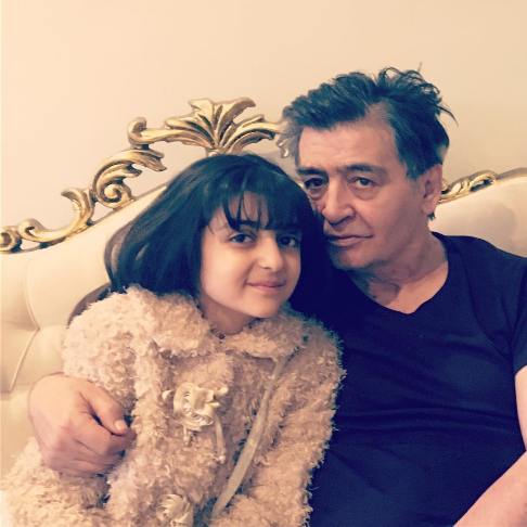 عکس رضا رویگری در کنار نوه اش عکس رضا رویگری در کنار نوه اش