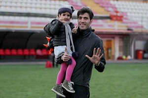 خوراكی مورد علاقه دختر مدافع پرسپولیس + عكس