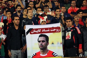 اهدای تابلو فرش شماره 24 به پرسپولیسی‌ها + عکس