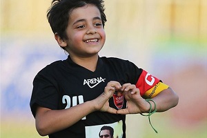 پسر هادی نوروزی در استخر + عکس