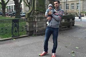 مجتبی جباری و پسرش در کنار ژاوی + عکس