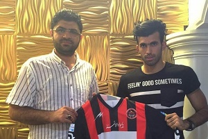 دروازه‌بان پرسپولیس به مشهد پیوست