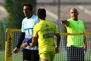  رحمتی دروازه بان استقلال مقابل قلعه نویی