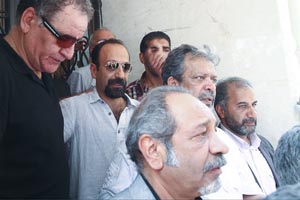 گزارش آخرین تجمع مقابل خانه سینما؛ اصغر فرهادی هم آمد + تصاویر
