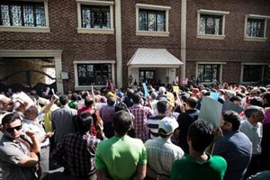 دوئل سینمایی: تجمع مقابل خانه سینما، تجمع مقابل ارشاد!!