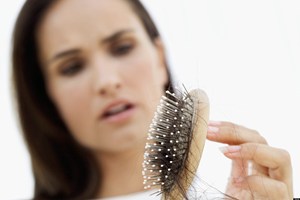 چرا با رژیم لاغری دچار ریزش مو می شویم؟