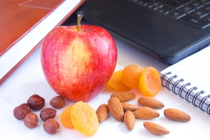چه خوراکی هایی در محل کار بخوریم؟