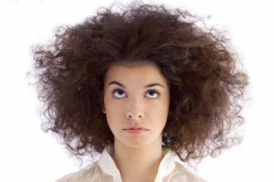 چگونه فرم و استیل مو را در شرایط آب و هوای مرطوب بهتر حفظ کنیم ؟