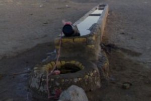 اگر برای من آب نداشته باشد، برای تو که نان دارد
